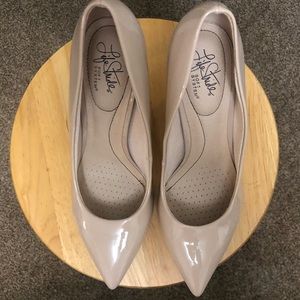Life Stride 8.5 Natural Color High Heel woman shoe